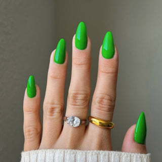 DND DV 192 Lawn Green - DND Diva Gel Polish & Matching Nail Lacquer Duo Set