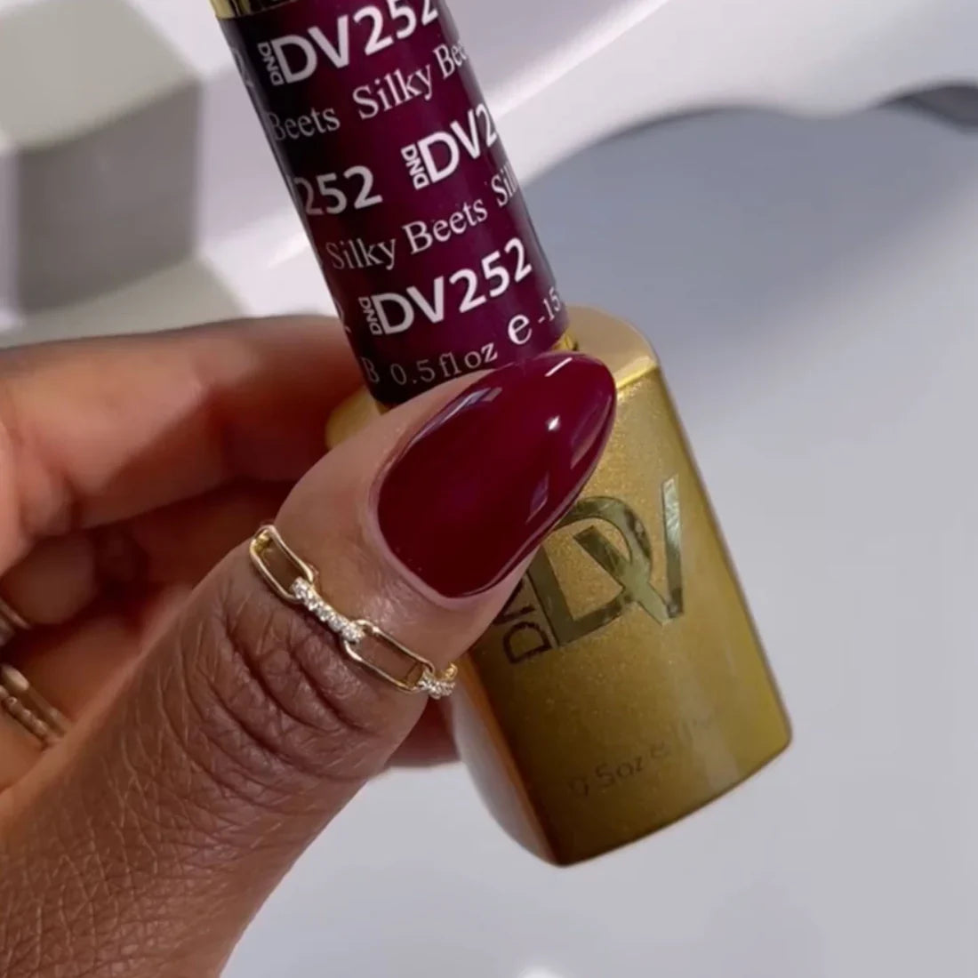 DIVA Gel Basic Kit - 252 Silky Beets & Nail Lamp