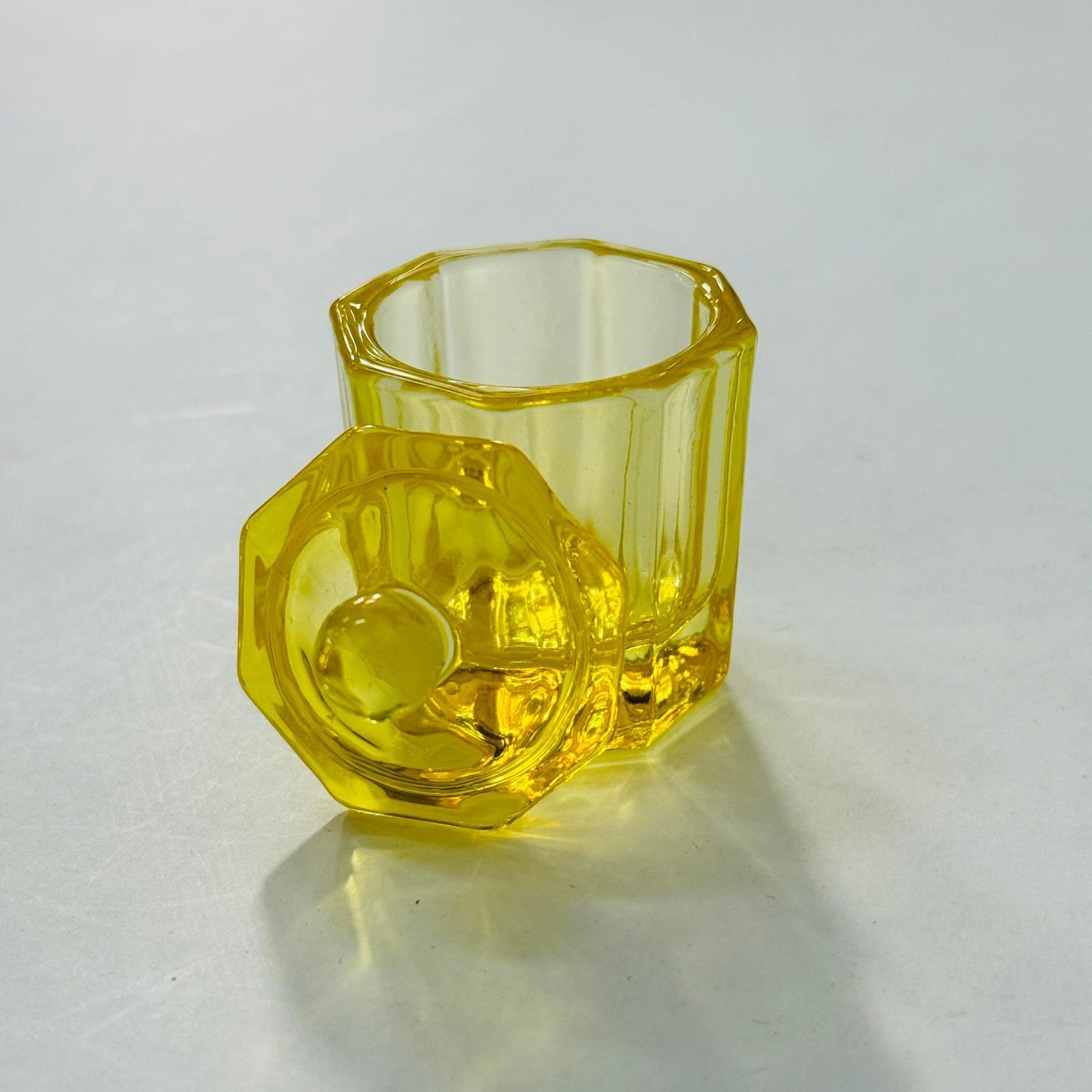 Octagon Crystal Dappen Dish with Lid - Yellow (PCS) - DTK Nail Supply