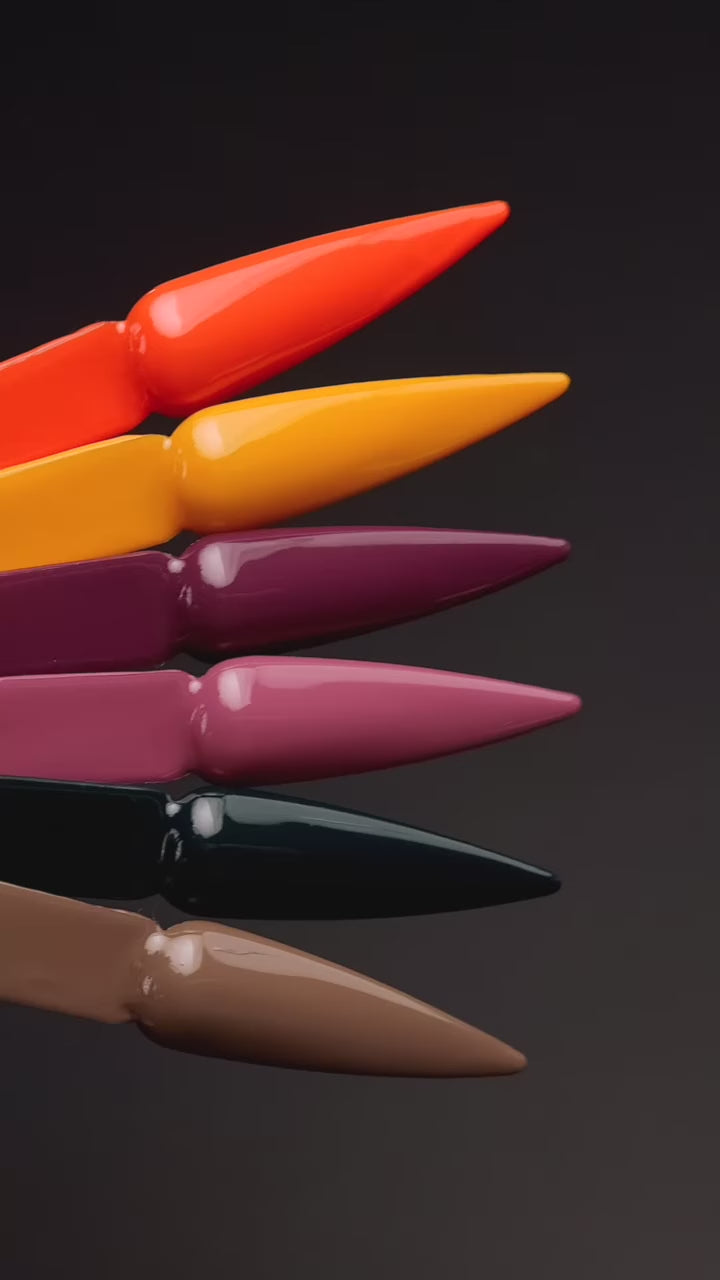 Load video: CHAUN LEGEND Set Gel Polish - Chaun’s Fall Must-Haves
