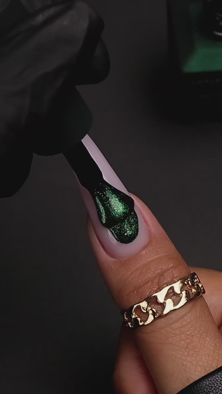 Load video: CHAUN LEGEND Set Gel Polish - Limited Edition Holiday Bundle